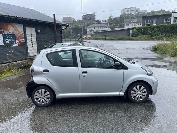 Toyota Aygo 4 of 12