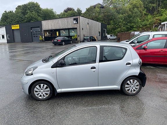 Toyota Aygo 8 of 12