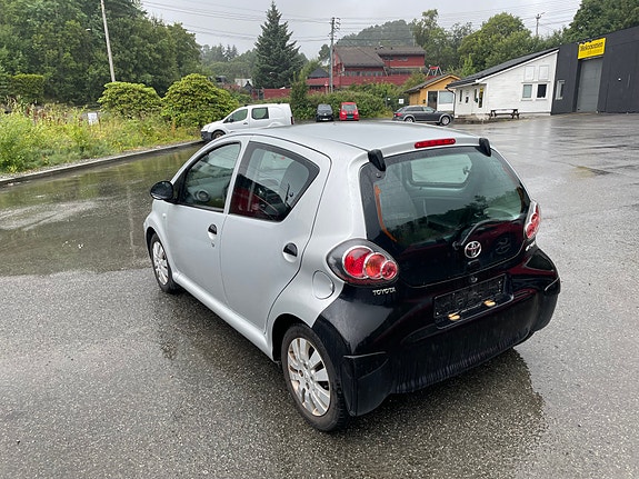 Toyota Aygo 7 of 12