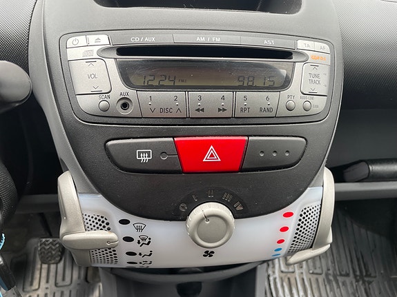 Toyota Aygo 12 of 12