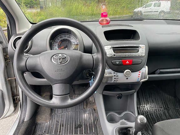 Toyota Aygo 10 of 12