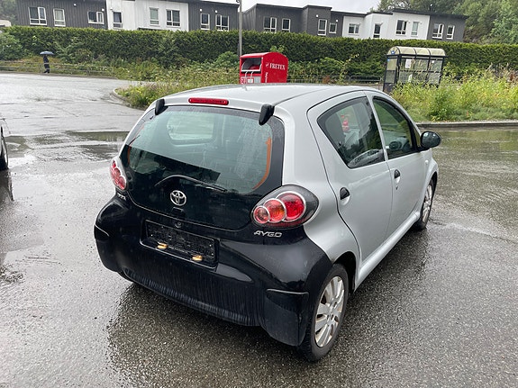 Toyota Aygo 5 of 12