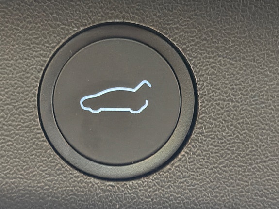 Tesla Model Y 11 of 17