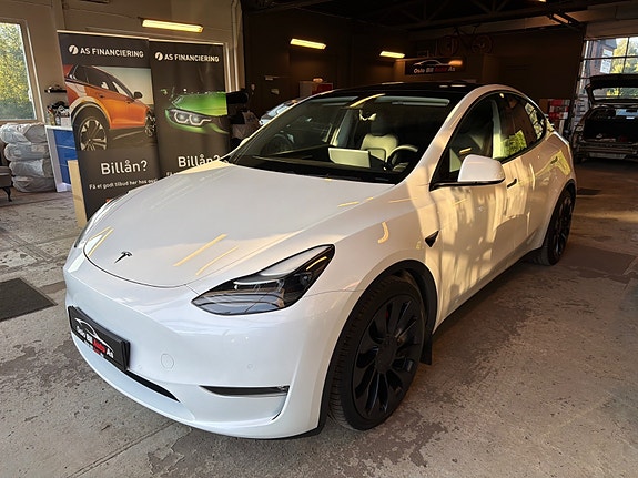 Tesla Model Y 2 of 17