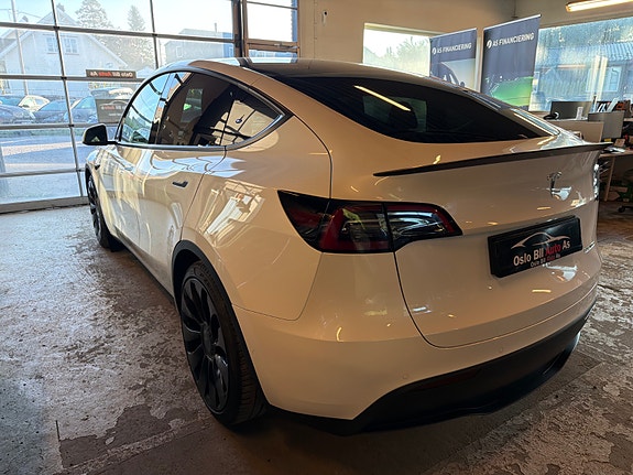 Tesla Model Y 3 of 17
