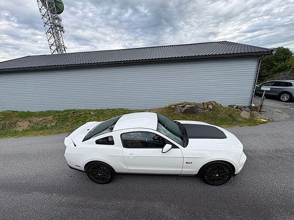 Ford Mustang 3 of 30