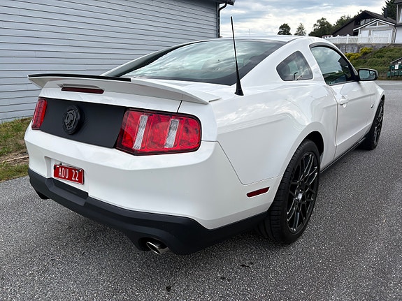 Ford Mustang 7 of 30