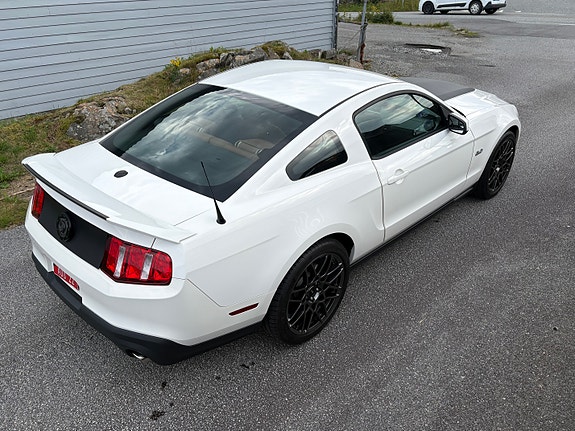 Ford Mustang 2 of 30