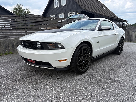 Ford Mustang 4 of 30