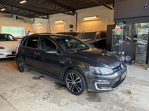 Volkswagen Golf VII 2 of 19