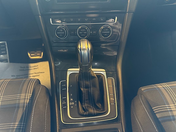 Volkswagen Golf VII 15 of 19