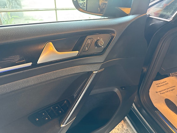 Volkswagen Golf VII 17 of 19