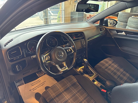 Volkswagen Golf VII 10 of 19