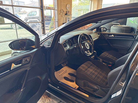 Volkswagen Golf VII 8 of 19