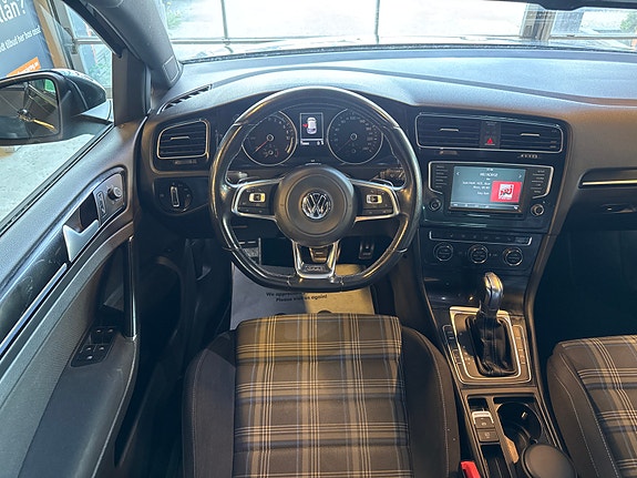 Volkswagen Golf VII 13 of 19