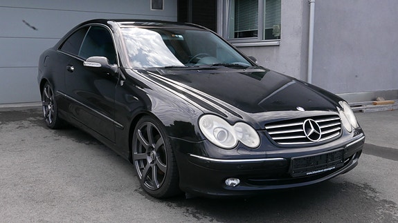 Mercedes-Benz CLK270 3 of 22