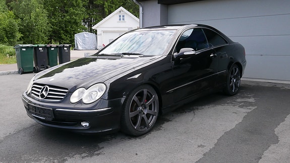 Mercedes-Benz CLK270 2 of 22
