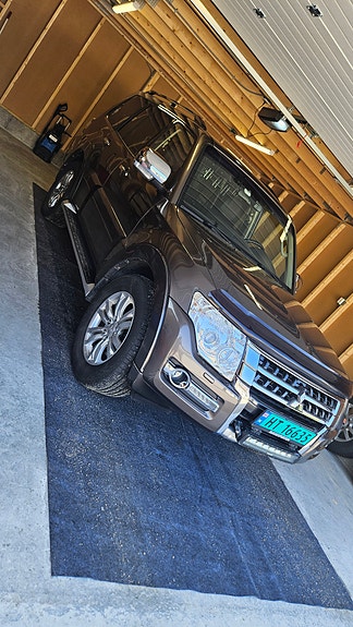 Mitsubishi Pajero 7 of 24