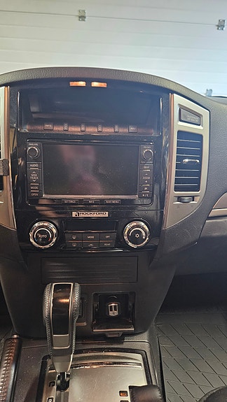Mitsubishi Pajero 16 of 24