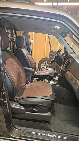 Mitsubishi Pajero 10 of 24
