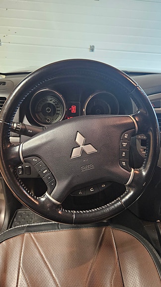 Mitsubishi Pajero 17 of 24