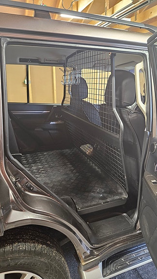 Mitsubishi Pajero 13 of 24