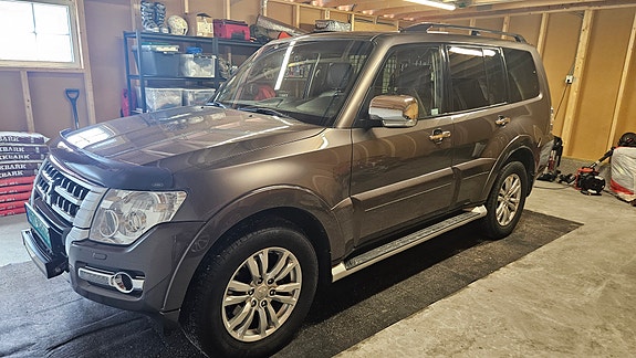 Mitsubishi Pajero 8 of 24
