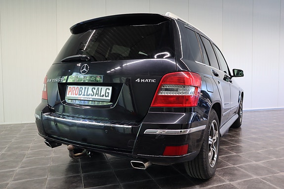 Mercedes-Benz GLK220 9 of 30