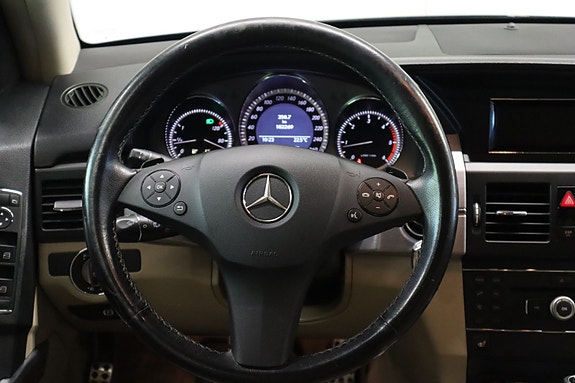 Mercedes-Benz GLK220 25 of 30