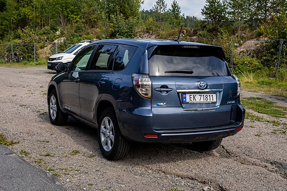 Toyota RAV4 4 of 20