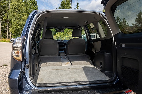 Toyota RAV4 9 of 20