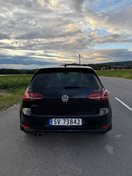 Volkswagen Golf VII 4 of 30