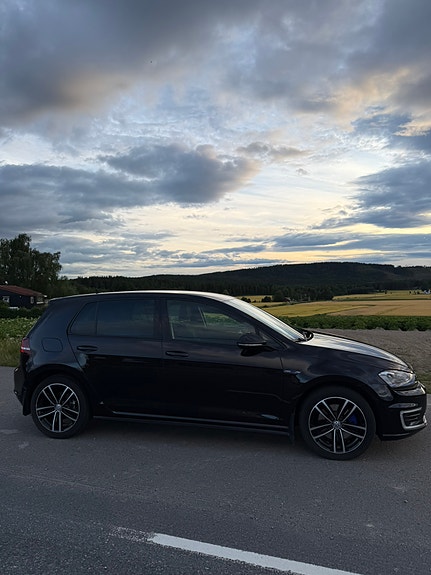 Volkswagen Golf VII 2 of 30