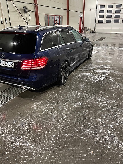 Mercedes-Benz E220 d 4 of 18