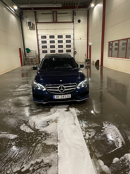 Mercedes-Benz E220 d 3 of 18