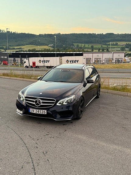 Mercedes-Benz E220 d 2 of 18