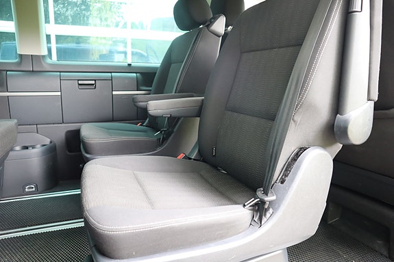 Volkswagen Multivan 21 of 30