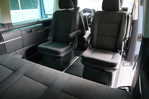 Volkswagen Multivan 23 of 30