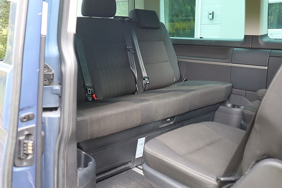 Volkswagen Multivan 22 of 30