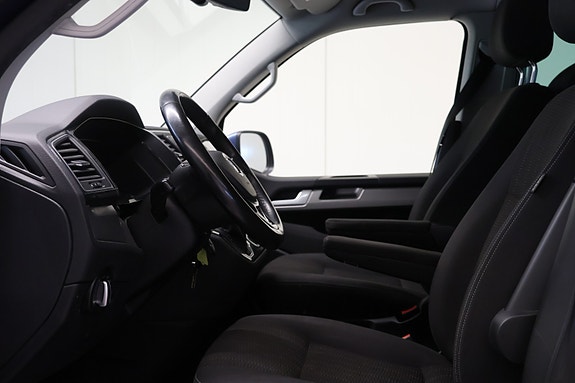 Volkswagen Multivan 16 of 30