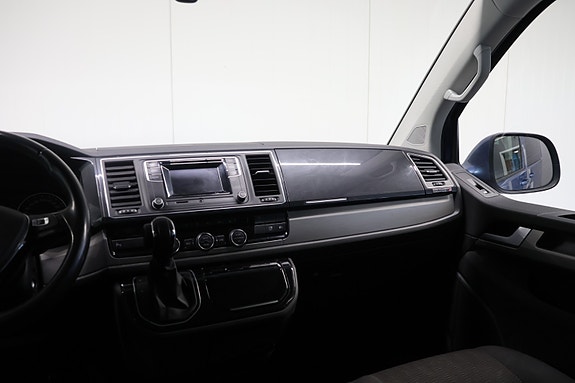 Volkswagen Multivan 27 of 30