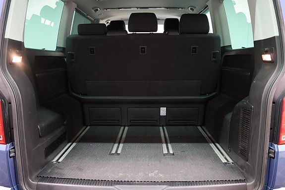 Volkswagen Multivan 15 of 30