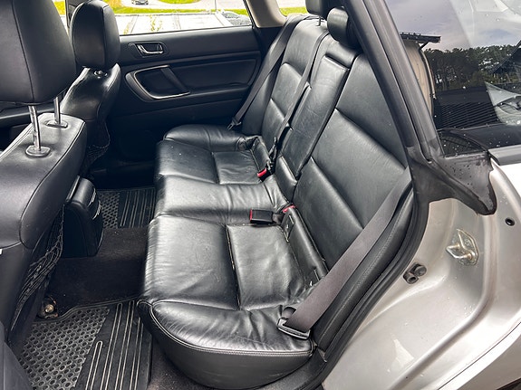 Subaru Legacy 11 of 18