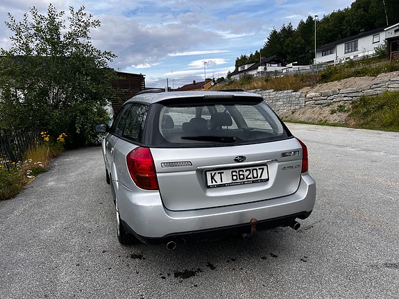 Subaru Legacy 6 of 18