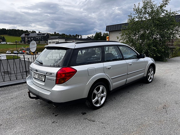 Subaru Legacy 3 of 18
