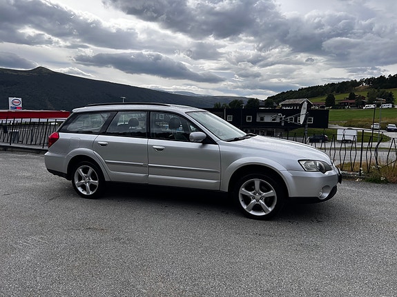 Subaru Legacy 5 of 18