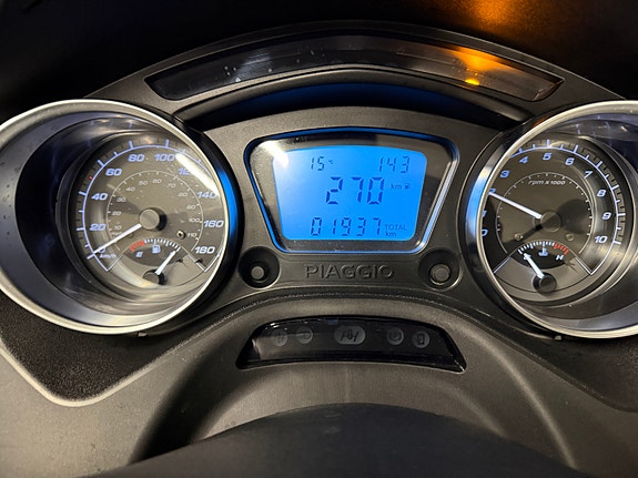 Piaggio MP3 300 HPE 8 of 13