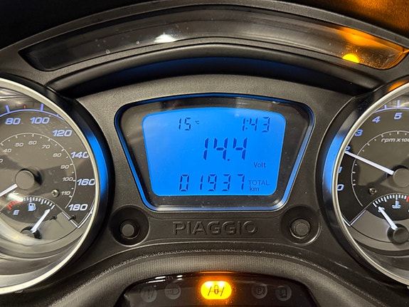 Piaggio MP3 300 HPE 9 of 13