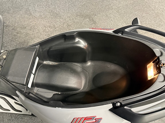 Piaggio MP3 300 HPE 13 of 13