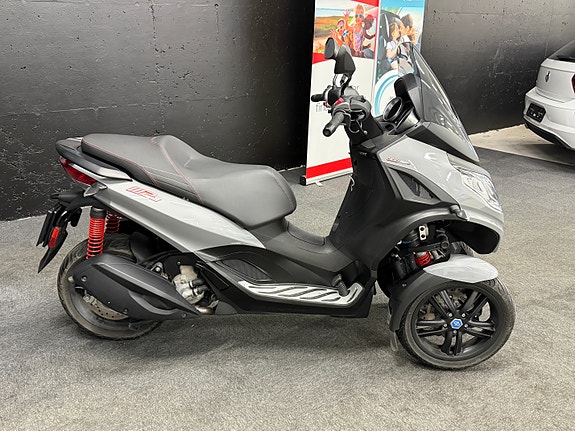 Piaggio MP3 300 HPE 2 of 13